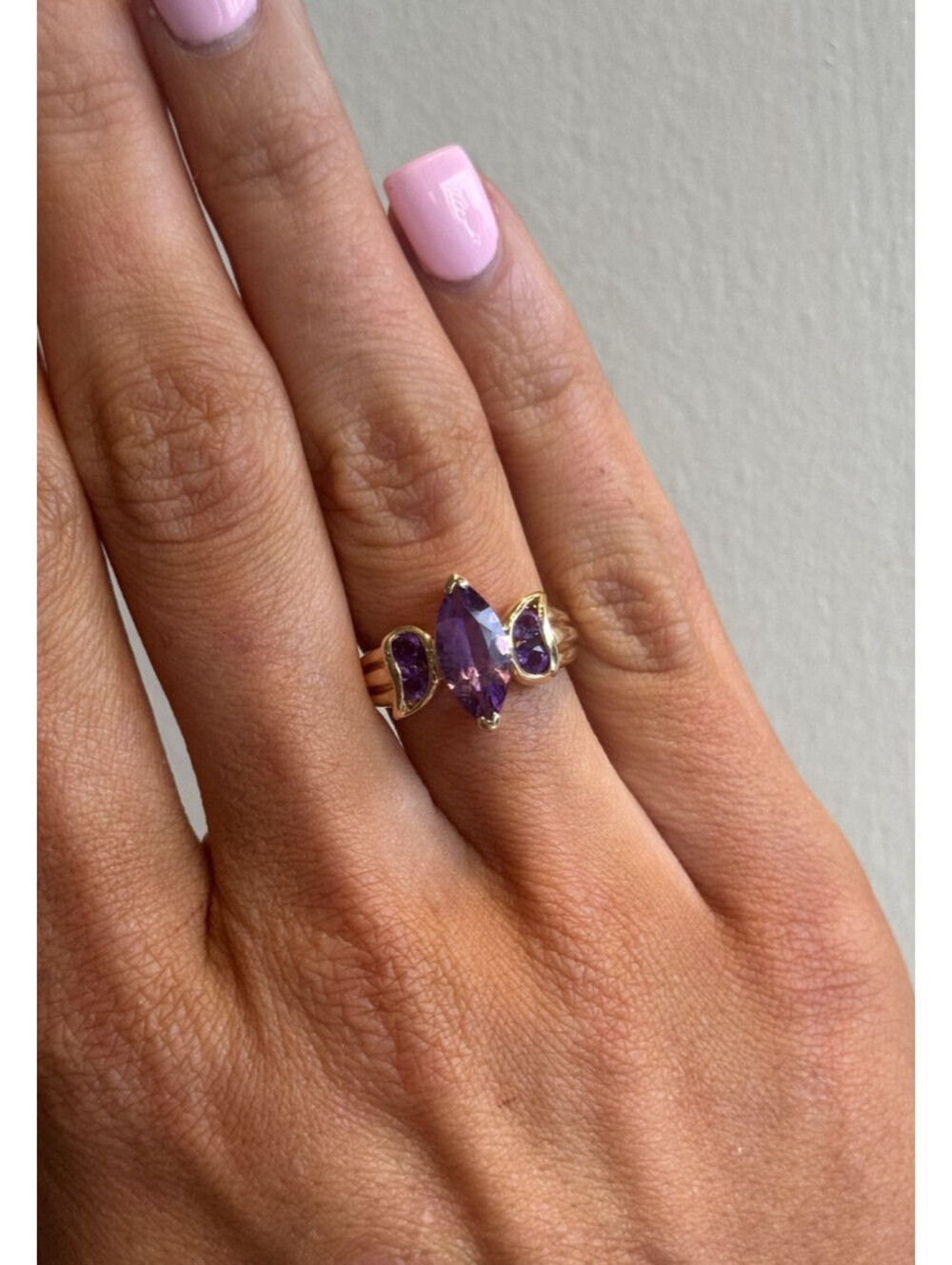 10K YELLOW GOLD RING WITH AMETHYST